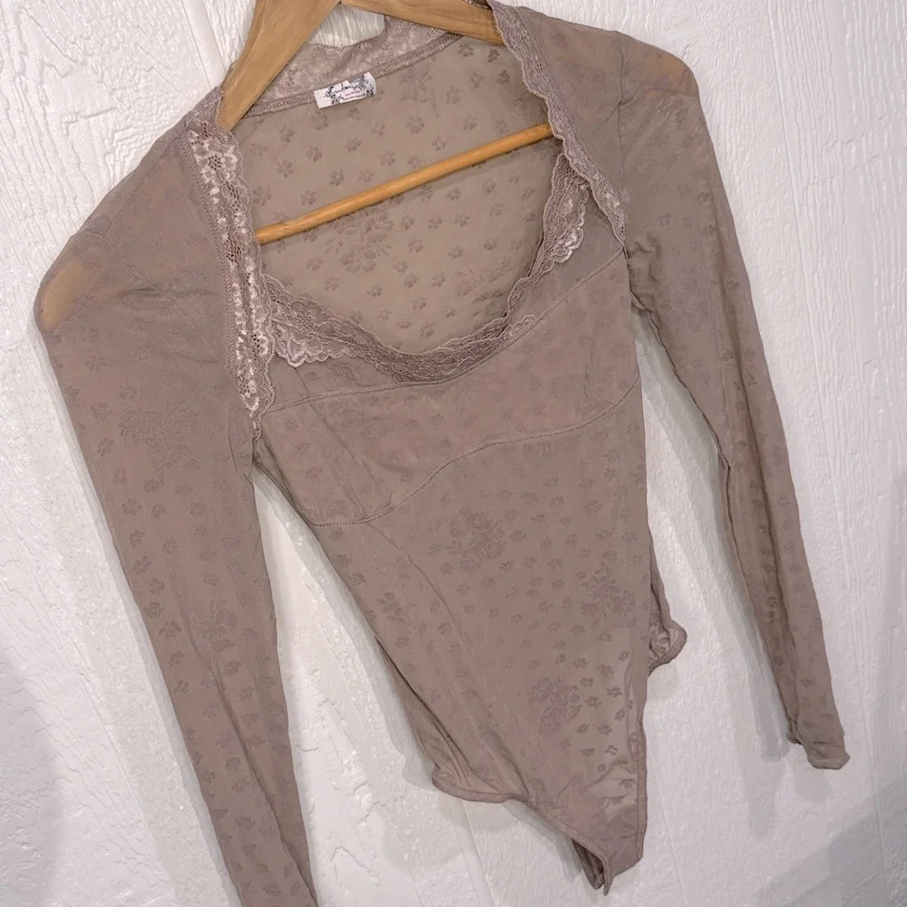 In the city bodysuit NWOT taupe/mauve‎